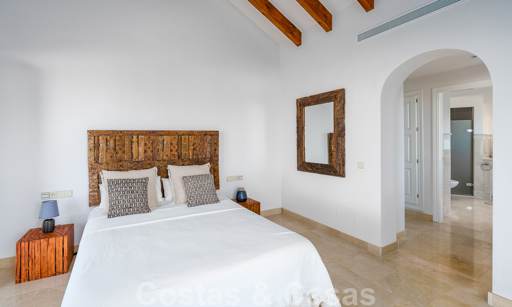 Villa andalouse de luxe à vendre avec vue panoramique sur la mer à Los Monteros, Marbella 50977