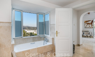 Villa andalouse de luxe à vendre avec vue panoramique sur la mer à Los Monteros, Marbella 50979 