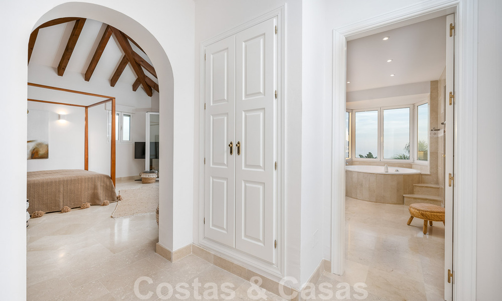 Villa andalouse de luxe à vendre avec vue panoramique sur la mer à Los Monteros, Marbella 50984