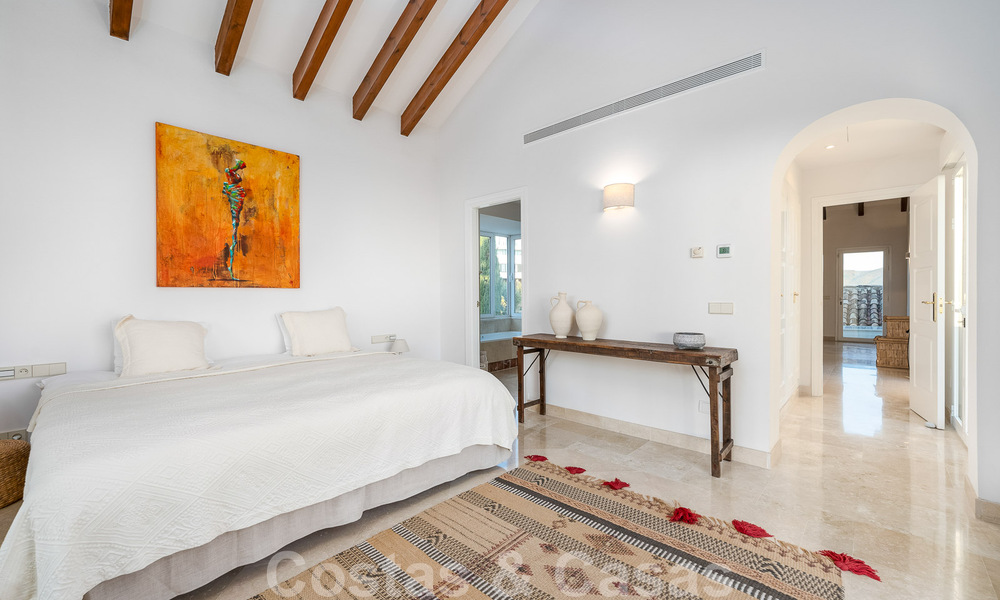 Villa andalouse de luxe à vendre avec vue panoramique sur la mer à Los Monteros, Marbella 50985