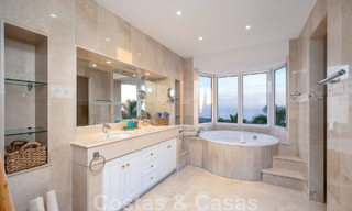 Villa andalouse de luxe à vendre avec vue panoramique sur la mer à Los Monteros, Marbella 50986 