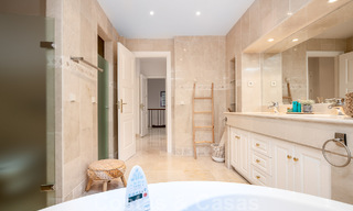 Villa andalouse de luxe à vendre avec vue panoramique sur la mer à Los Monteros, Marbella 50987 