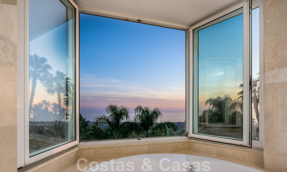 Villa andalouse de luxe à vendre avec vue panoramique sur la mer à Los Monteros, Marbella 50988