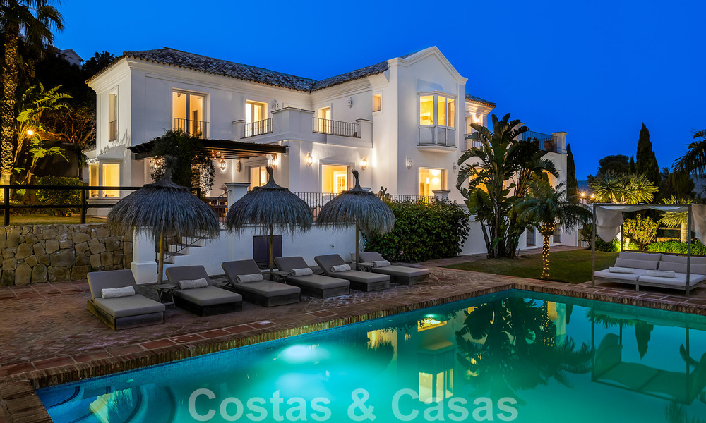 Villa andalouse de luxe à vendre avec vue panoramique sur la mer à Los Monteros, Marbella 50989