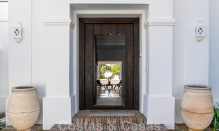 Villa andalouse de luxe à vendre avec vue panoramique sur la mer à Los Monteros, Marbella 50990 