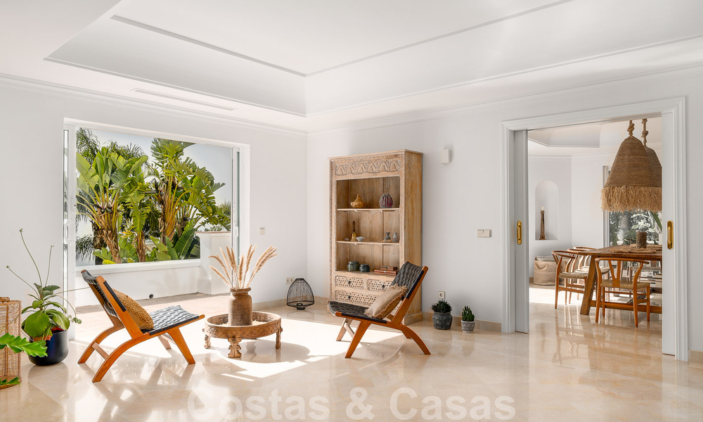Villa andalouse de luxe à vendre avec vue panoramique sur la mer à Los Monteros, Marbella 50992
