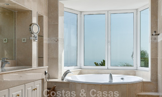 Villa andalouse de luxe à vendre avec vue panoramique sur la mer à Los Monteros, Marbella 50994 