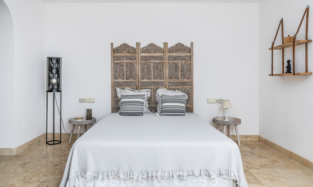 Villa andalouse de luxe à vendre avec vue panoramique sur la mer à Los Monteros, Marbella 51000