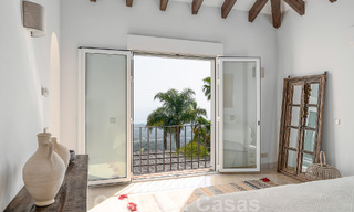 Villa andalouse de luxe à vendre avec vue panoramique sur la mer à Los Monteros, Marbella 51001 