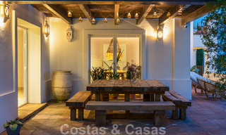 Villa andalouse de luxe à vendre avec vue panoramique sur la mer à Los Monteros, Marbella 51002 