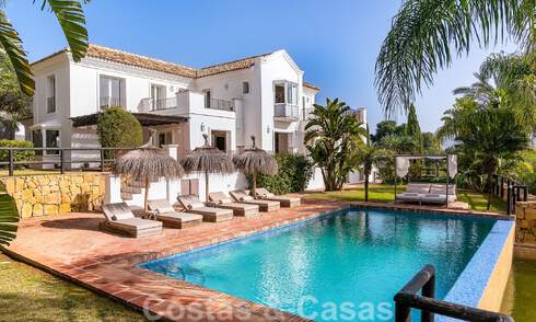 Villa andalouse de luxe à vendre avec vue panoramique sur la mer à Los Monteros, Marbella 51003