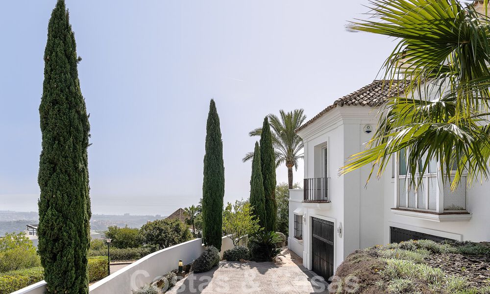 Villa andalouse de luxe à vendre avec vue panoramique sur la mer à Los Monteros, Marbella 51004