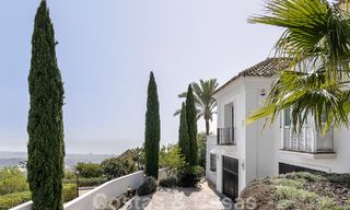 Villa andalouse de luxe à vendre avec vue panoramique sur la mer à Los Monteros, Marbella 51004 