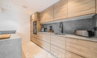 Superbe penthouse à vendre avec vue sur la mer et les montagnes, à distance de marche des commodités à Nueva Andalucia, Marbella 50743 