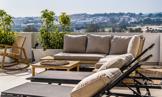 Superbe penthouse à vendre avec vue sur la mer et les montagnes, à distance de marche des commodités à Nueva Andalucia, Marbella 50750 