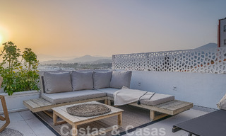 Superbe penthouse à vendre avec vue sur la mer et les montagnes, à distance de marche des commodités à Nueva Andalucia, Marbella 50751 