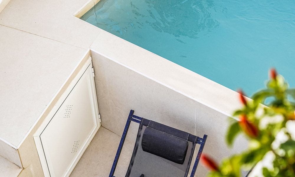 Superbe penthouse à vendre avec vue sur la mer et les montagnes, à distance de marche des commodités à Nueva Andalucia, Marbella 50755