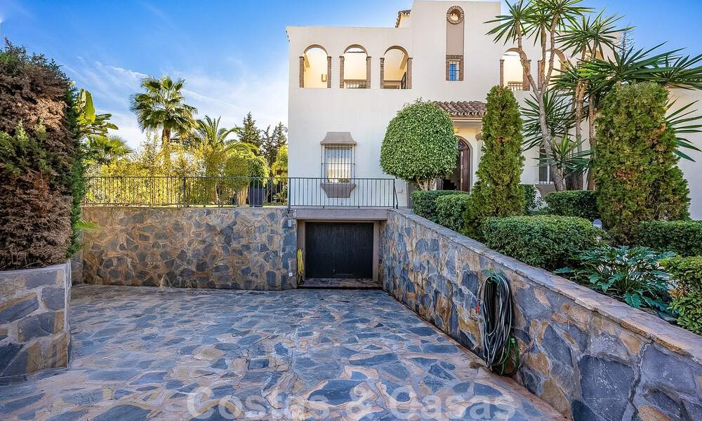 Villa méditerranéenne de luxe à vendre avec 5 chambres à coucher dans un environnement de golf prestigieux dans la vallée de Nueva Andalucia, Marbella 50826