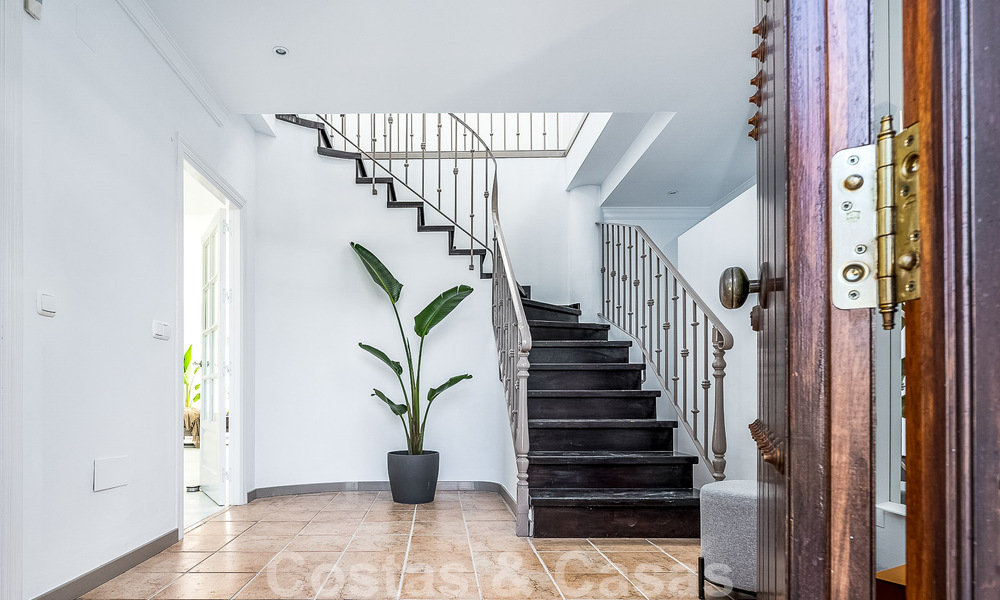 Villa méditerranéenne de luxe à vendre avec 5 chambres à coucher dans un environnement de golf prestigieux dans la vallée de Nueva Andalucia, Marbella 50828