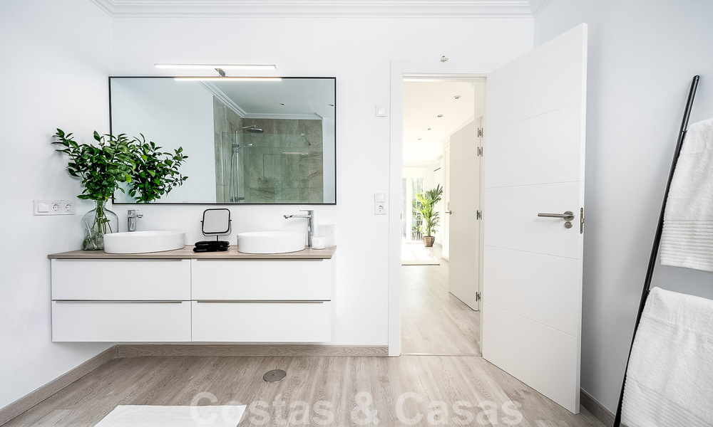 Villa méditerranéenne de luxe à vendre avec 5 chambres à coucher dans un environnement de golf prestigieux dans la vallée de Nueva Andalucia, Marbella 50834