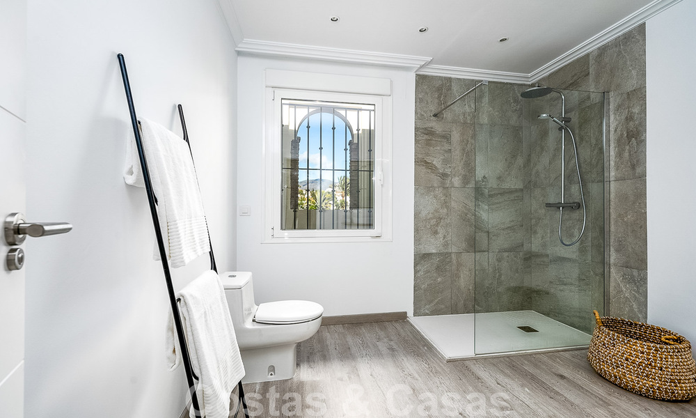 Villa méditerranéenne de luxe à vendre avec 5 chambres à coucher dans un environnement de golf prestigieux dans la vallée de Nueva Andalucia, Marbella 50840