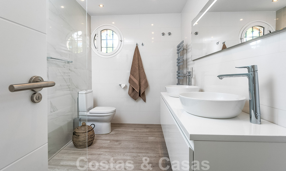 Villa méditerranéenne de luxe à vendre avec 5 chambres à coucher dans un environnement de golf prestigieux dans la vallée de Nueva Andalucia, Marbella 50841