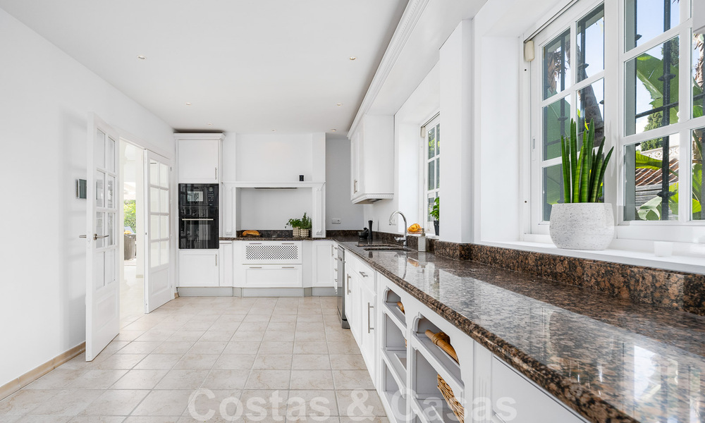 Villa méditerranéenne de luxe à vendre avec 5 chambres à coucher dans un environnement de golf prestigieux dans la vallée de Nueva Andalucia, Marbella 50856