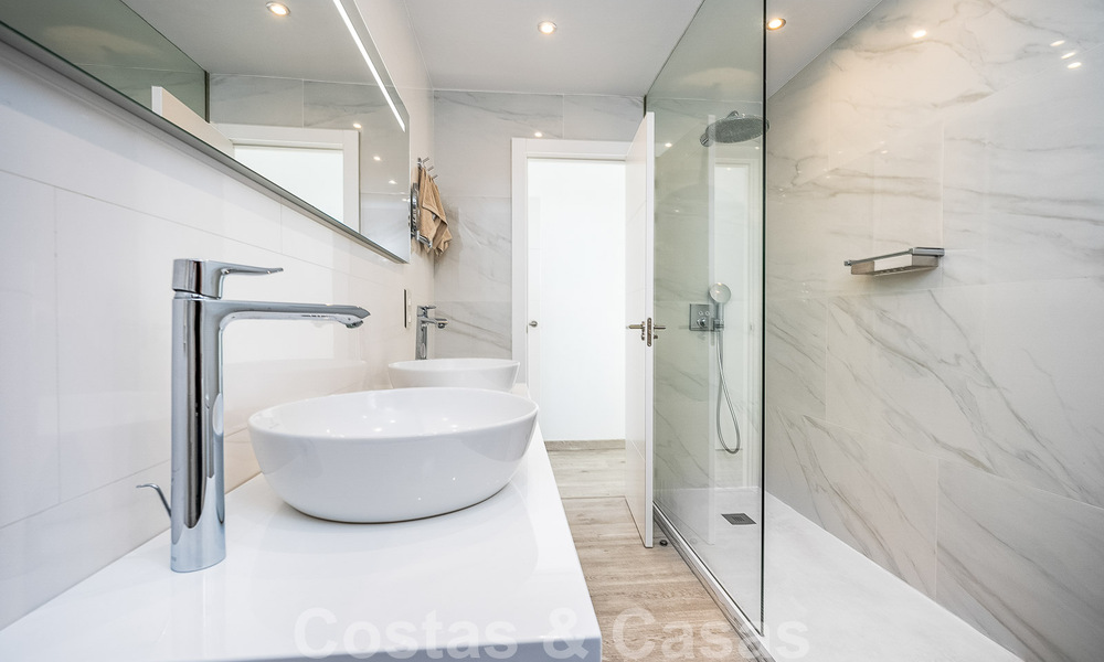 Villa méditerranéenne de luxe à vendre avec 5 chambres à coucher dans un environnement de golf prestigieux dans la vallée de Nueva Andalucia, Marbella 50864