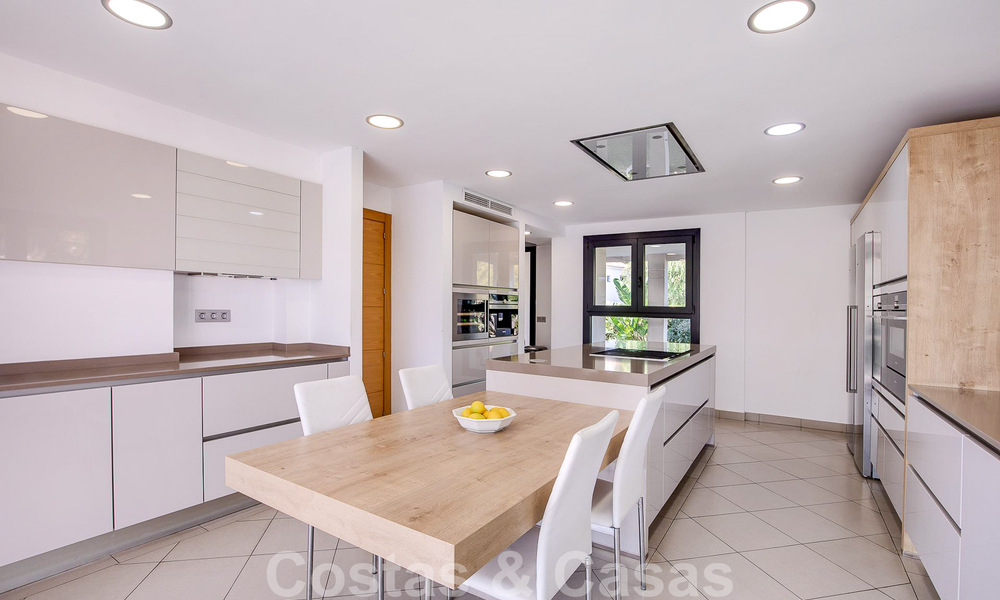 Villa de luxe espagnole à vendre avec architecture méditerranéenne située au cœur de la vallée du golf de Nueva Andalucia à Marbella 50645