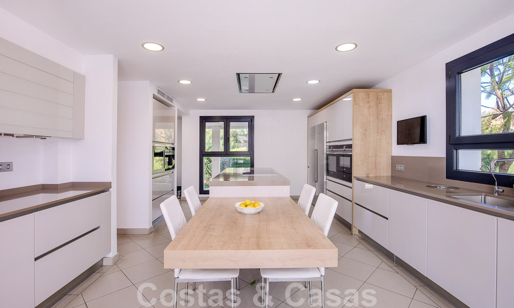 Villa de luxe espagnole à vendre avec architecture méditerranéenne située au cœur de la vallée du golf de Nueva Andalucia à Marbella 50647