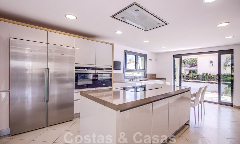 Villa de luxe espagnole à vendre avec architecture méditerranéenne située au cœur de la vallée du golf de Nueva Andalucia à Marbella 50648