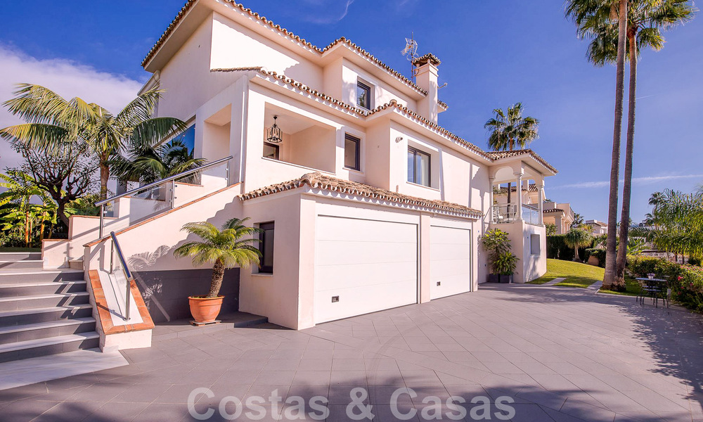 Villa de luxe espagnole à vendre avec architecture méditerranéenne située au cœur de la vallée du golf de Nueva Andalucia à Marbella 50656