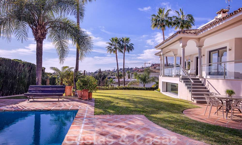 Villa de luxe espagnole à vendre avec architecture méditerranéenne située au cœur de la vallée du golf de Nueva Andalucia à Marbella 50657