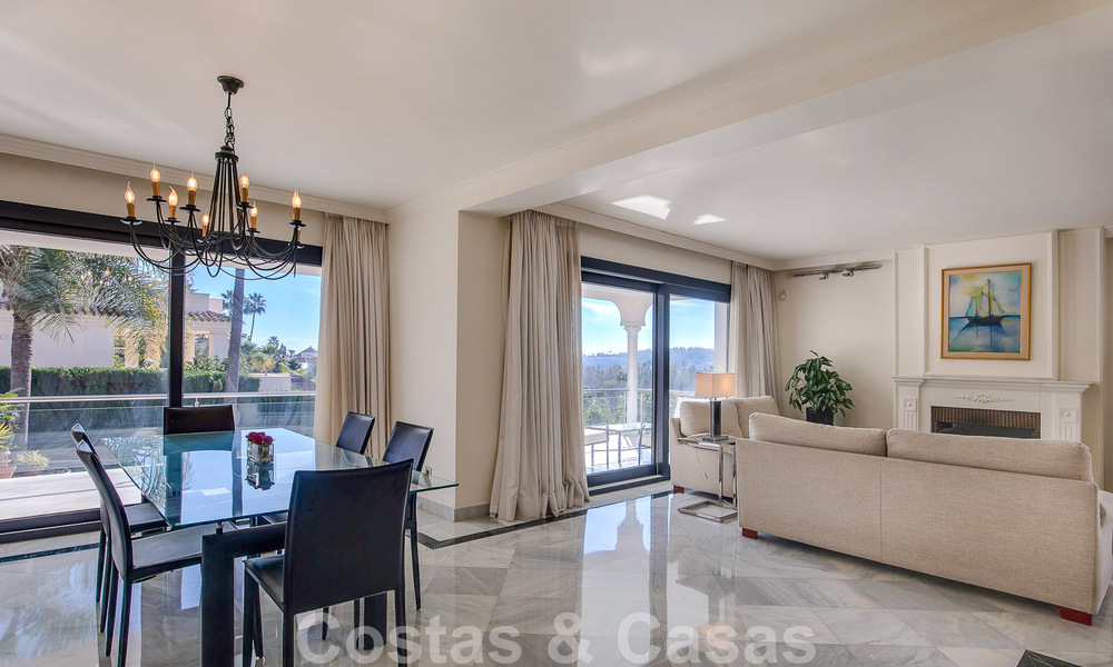 Villa de luxe espagnole à vendre avec architecture méditerranéenne située au cœur de la vallée du golf de Nueva Andalucia à Marbella 50660