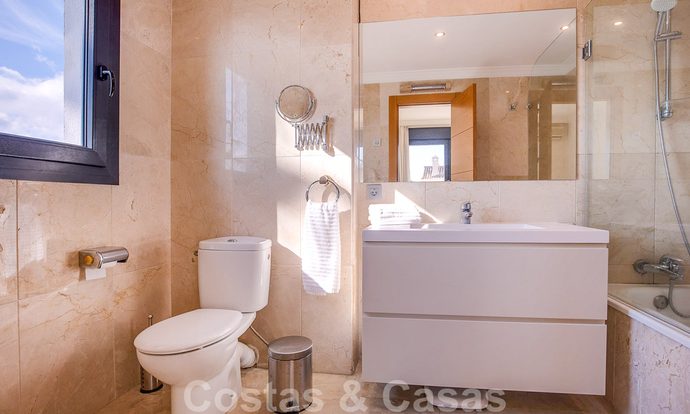 Villa de luxe espagnole à vendre avec architecture méditerranéenne située au cœur de la vallée du golf de Nueva Andalucia à Marbella 50670