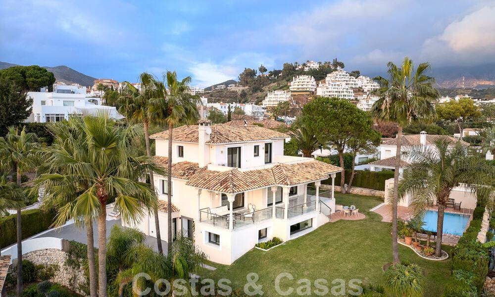 Villa de luxe espagnole à vendre avec architecture méditerranéenne située au cœur de la vallée du golf de Nueva Andalucia à Marbella 50673