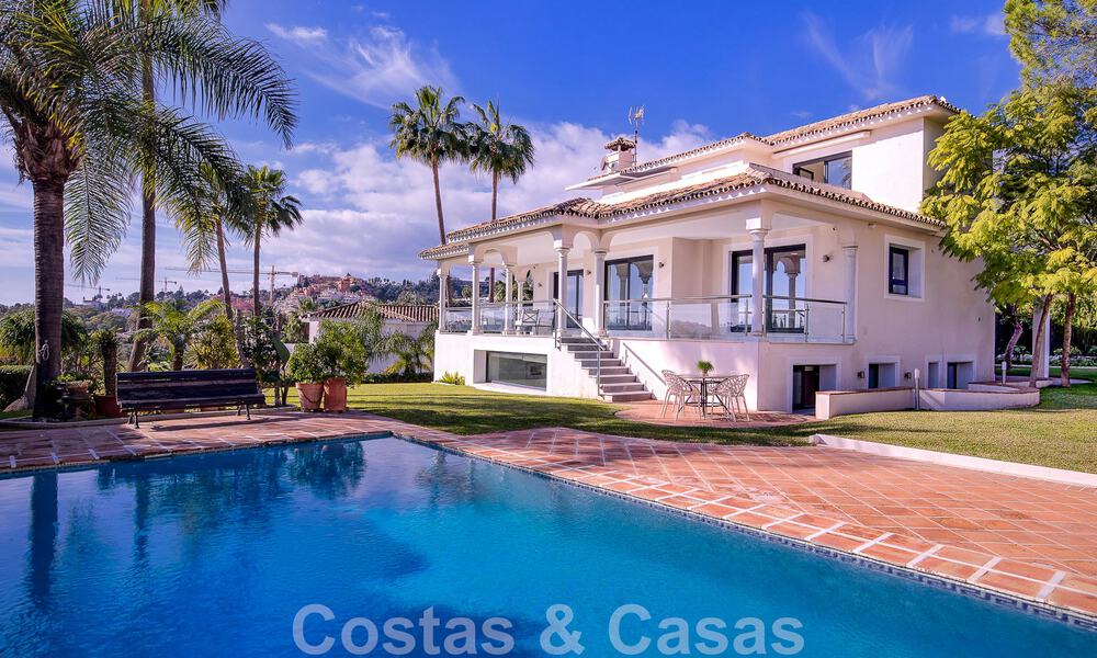 Villa de luxe espagnole à vendre avec architecture méditerranéenne située au cœur de la vallée du golf de Nueva Andalucia à Marbella 50674