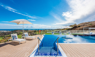 Spacieux penthouse à vendre, prêt à être emménagé, avec piscine privée et vue panoramique sur le golf et la mer, à proximité d'un club de golf très prisé à La Cala, Mijas 50486 