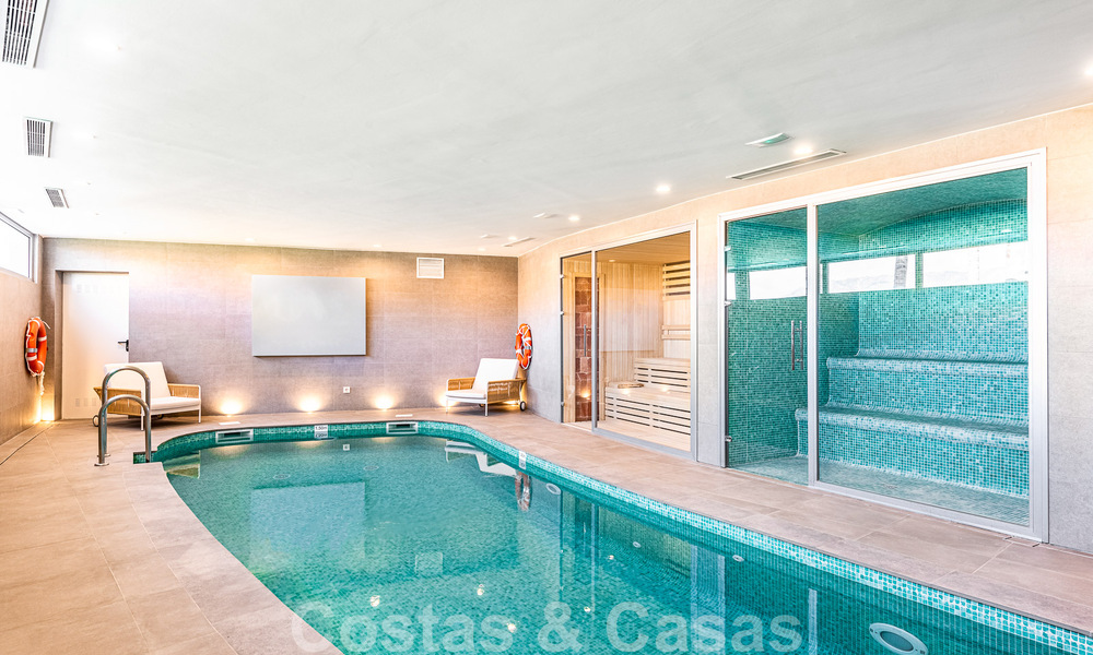 Spacieux penthouse à vendre, prêt à être emménagé, avec piscine privée et vue panoramique sur le golf et la mer, à proximité d'un club de golf très prisé à La Cala, Mijas 50498