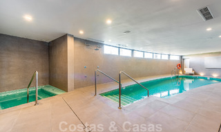 Spacieux penthouse à vendre, prêt à être emménagé, avec piscine privée et vue panoramique sur le golf et la mer, à proximité d'un club de golf très prisé à La Cala, Mijas 50501 