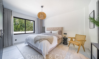 Villa contemporaine indépendante à vendre avec de charmants espaces extérieurs et une piscine chauffée à Nueva Andalucia, Marbella 51079 