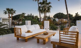 Villa contemporaine indépendante à vendre avec de charmants espaces extérieurs et une piscine chauffée à Nueva Andalucia, Marbella 51092 