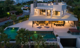 Villa de style moderne et sophistiqué à vendre dans une communauté fermée de la vallée du golf de Nueva Andalucia, Marbella 50608 