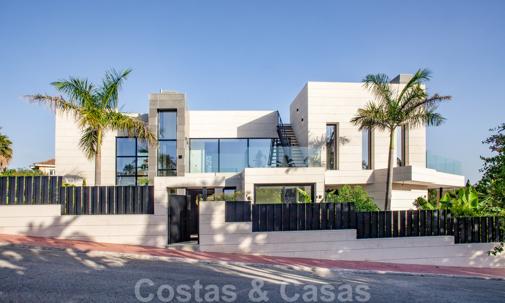 Villa de style moderne et sophistiqué à vendre dans une communauté fermée de la vallée du golf de Nueva Andalucia, Marbella 50618