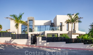 Villa de style moderne et sophistiqué à vendre dans une communauté fermée de la vallée du golf de Nueva Andalucia, Marbella 50618 