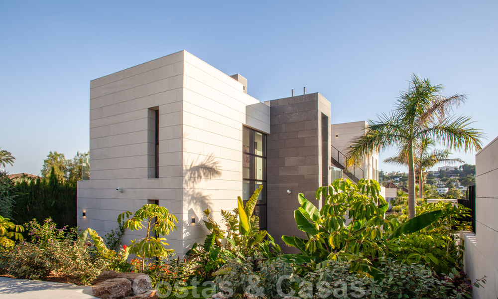 Villa de style moderne et sophistiqué à vendre dans une communauté fermée de la vallée du golf de Nueva Andalucia, Marbella 50619