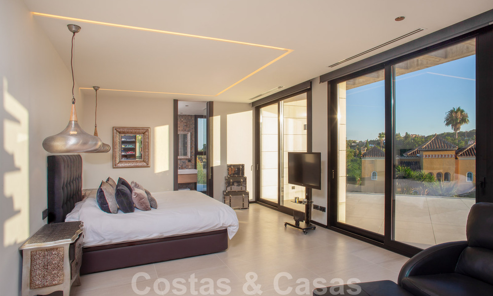 Villa de style moderne et sophistiqué à vendre dans une communauté fermée de la vallée du golf de Nueva Andalucia, Marbella 50623