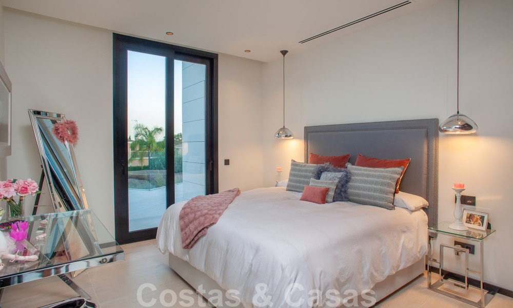 Villa de style moderne et sophistiqué à vendre dans une communauté fermée de la vallée du golf de Nueva Andalucia, Marbella 50625