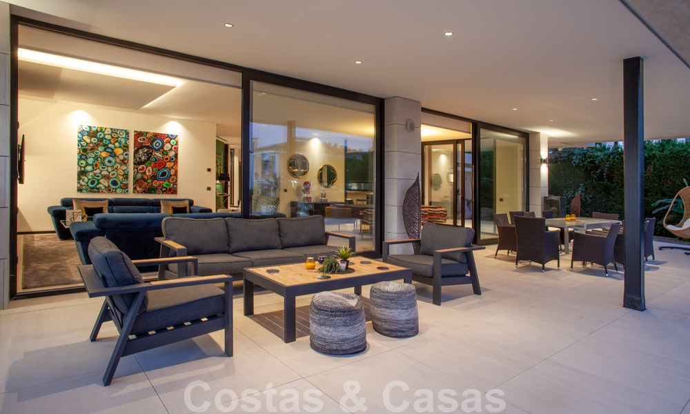Villa de style moderne et sophistiqué à vendre dans une communauté fermée de la vallée du golf de Nueva Andalucia, Marbella 50630