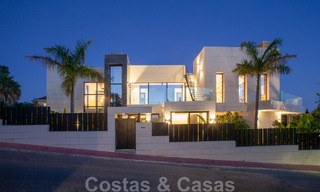 Villa de style moderne et sophistiqué à vendre dans une communauté fermée de la vallée du golf de Nueva Andalucia, Marbella 50640 